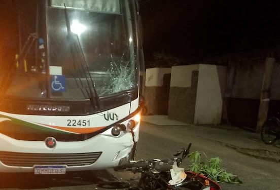 Motociclista morre em colisão com ônibus no bairro Pampalona, em Feira de Santana