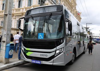 Prefeitura de Feira de Santana reforça transporte público com cinco novos ônibus climatizados na região da Artêmia Pires