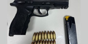 Homem é preso com pistola 9mm durante abordagem da 65ª CIPM em Feira de Santana