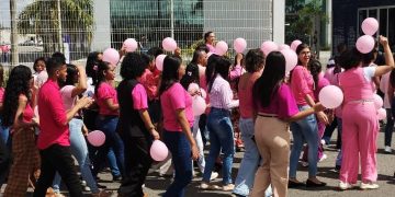 Hospital Clériston Andrade realiza caminhada do Outubro Rosa