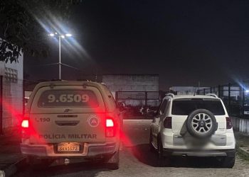 Polícia Militar prende dois homens e recupera veículo furtado em Feira de Santana