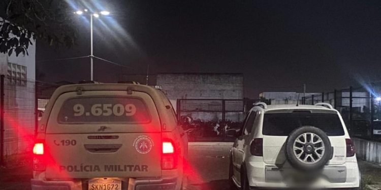 Polícia Militar prende dois homens e recupera veículo furtado em Feira de Santana