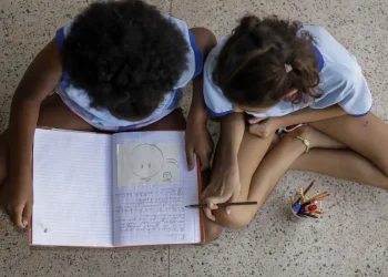 Uma em cada seis crianças de até seis anos sofre racismo no Brasil, aponta pesquisa