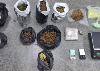 Polícia Militar apreende drogas e materiais para tráfico em Feira de Santana