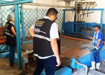 Vigilância Sanitária interdita fábrica de gelo por irregularidades