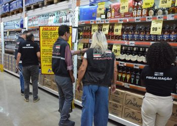 PROCON intensifica fiscalização de bebidas alcoólicas em Feira de Santana