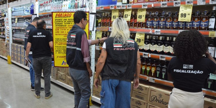 PROCON intensifica fiscalização de bebidas alcoólicas em Feira de Santana