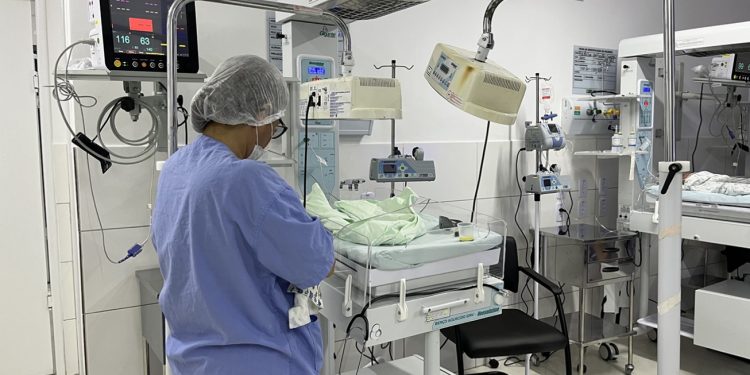 Hospital da Mulher amplia fisioterapia neonatal e beneficia quase dois mil bebês em dois anos em Feira de Santana