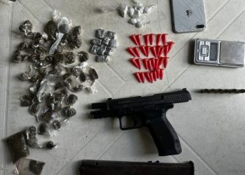 Confronto entre PM e criminosos deixa um morto e policial ferido por estilhaços em Feira de Santana
