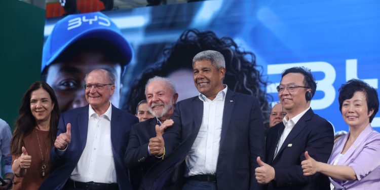 Fábrica da BYD em Camaçari marca início da produção de carros elétricos no Brasil