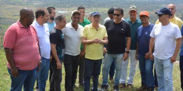 José Ronaldo visita Morro de Pé de Serra e defende melhorias para transformar o local em polo de turismo, fé e esporte