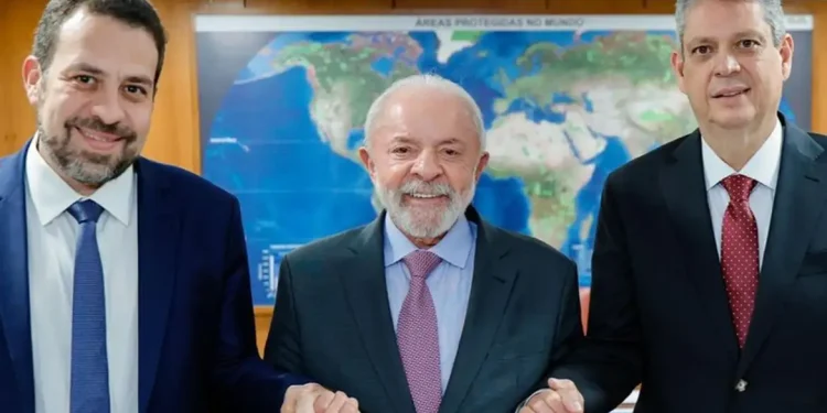 Lula convida Guilherme Boulos para chefiar a Secretaria-Geral da Presidência