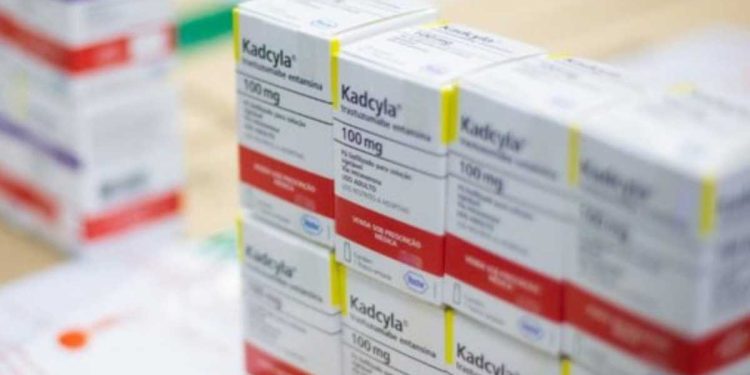 SUS recebe primeiro lote de medicamento avançado para câncer de mama