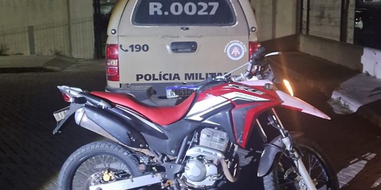 Homem é preso com motocicleta roubada durante abordagem no Parque da Cidade, em Feira de Santana