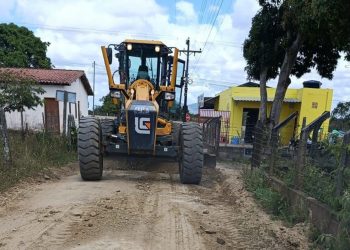 Prefeitura intensifica manutenção das estradas na zona rural de Feira de Santana