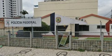 Polícia Federal intercepta encomenda com notas falsas e prende dois homens em Feira