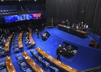 Oposição protocola pedido de impeachment contra ministro Flávio Dino no Senado