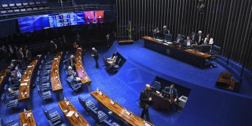 Oposição protocola pedido de impeachment contra ministro Flávio Dino no Senado
