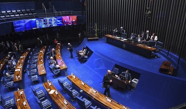 Oposição protocola pedido de impeachment contra ministro Flávio Dino no Senado