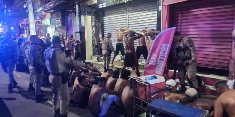 Ba-Vi: briga generalizada entre torcidas deixa um ferido e 40 presos em Salvador