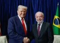 Lula se reúne com Donald Trump na Malásia e pede suspensão imediata de tarifas contra o Brasil