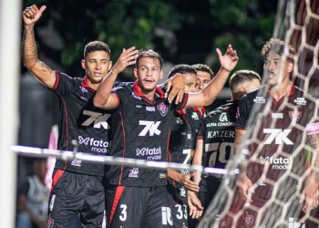 Vitória vence o Ceará no Barradão e respira na luta contra o rebaixamento