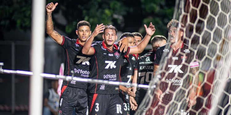 Vitória vence o Ceará no Barradão e respira na luta contra o rebaixamento