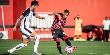Vitória perde para o Corinthians em casa e desperdiça chance de sair do Z-4