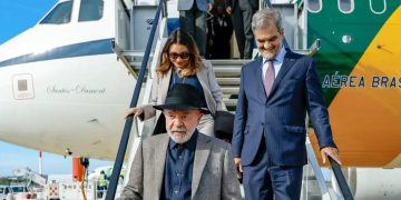 Lula desembarca em Roma para Fórum da FAO e encontro com o Papa Leão XIV