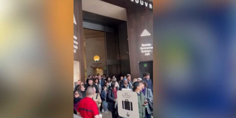 Roubo cinematográfico fecha Museu do Louvre em Paris; joias históricas da monarquia francesa foram levadas