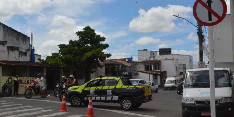 Mudança no tráfego: Rua Papa João XXIII agora tem mão única em trecho da Chácara São Cosme