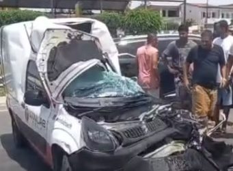 Acidente entre carreta e carro deixa uma pessoa morta na BR-116, em Santa Bárbara