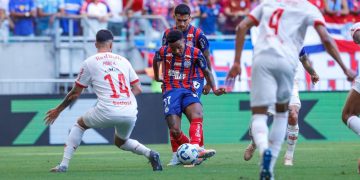 Bahia vence de virada o Red Bull Bragantino e mantém sequência perfeita na Arena Fonte Nova