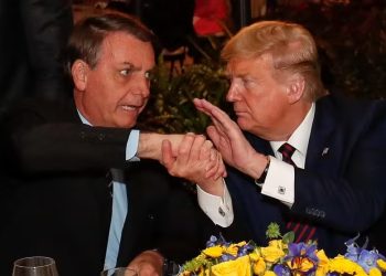 Trump lamenta prisão de Jair Bolsonaro e chama decisão de “pena”; filhos do ex-presidente reagem