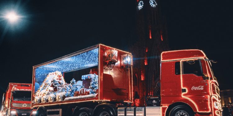 Caravana de Natal da Coca-Cola ilumina Feira de Santana no dia 2 de dezembro