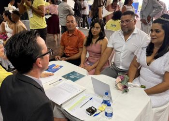 Casamento Coletivo de Feira de Santana oficializa união de 204 casais em cerimônia emocionante