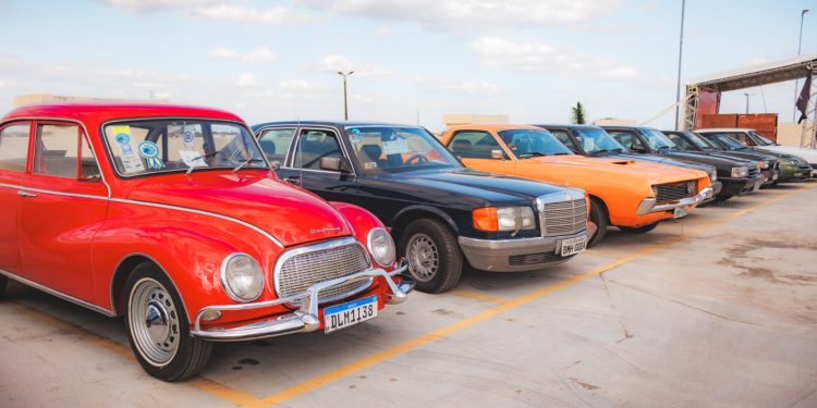 Centro de Convenções recebe o 13º Encontro de Veículos Antigos da Princesa do Sertão