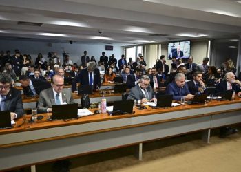Senado adia votação de projeto que amplia isenção do Imposto de Renda para salários de até R$ 5 mil