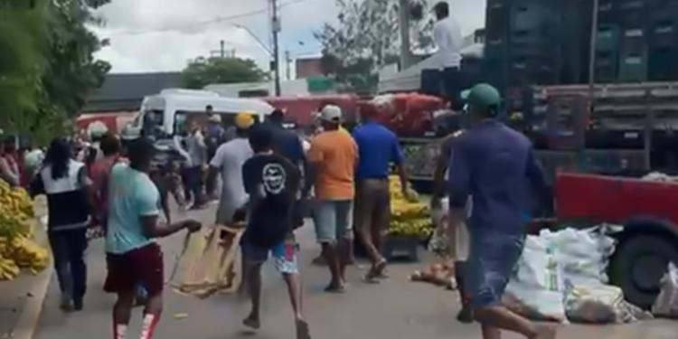 Força-tarefa no Centro de Abastecimento termina em tumulto e servidores feridos em Feira de Santana