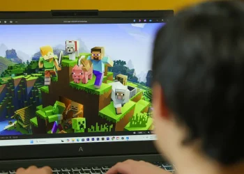 MJSP atualiza Guia de Classificação Indicativa e amplia regras para aplicativos e inteligências artificiais