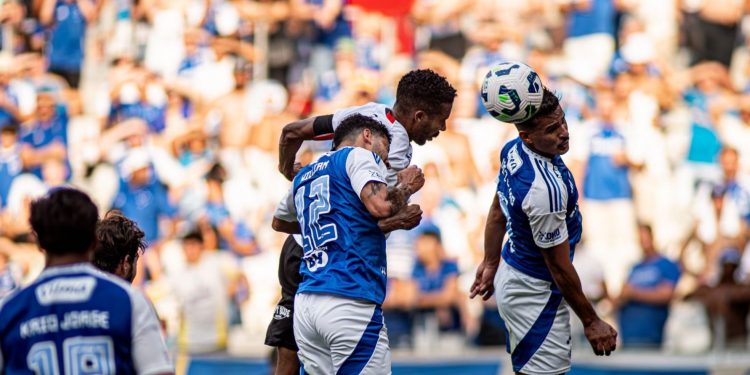 Vitória é superado pelo Cruzeiro e segue na zona de rebaixamento do Brasileirão
