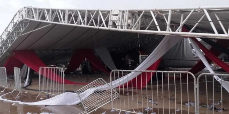 Estrutura metálica desaba durante festa universitária em São Paulo e deixa um morto e 40 feridos