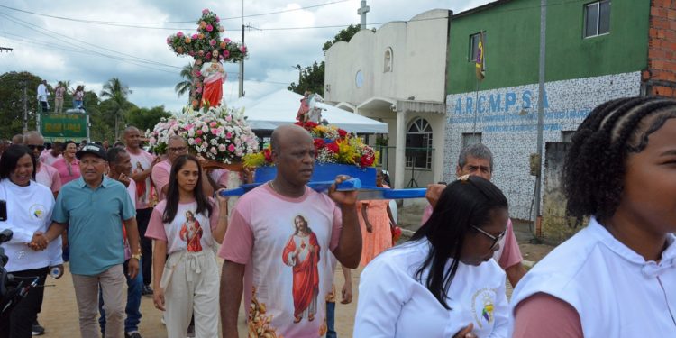 Fé que Move uma Comunidade: Procissão do Sagrado Coração de Jesus reúne multidão no Pau Seco