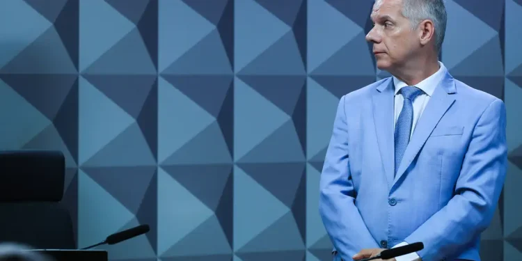 PF aponta que ex-presidente do INSS recebia R$ 250 mil por mês em propina, diz relatório da Operação Sem Desconto