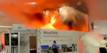 Incêndio na Zona Azul da COP30 provoca evacuação, deixa 21 atendidos e suspende atividades em Belém