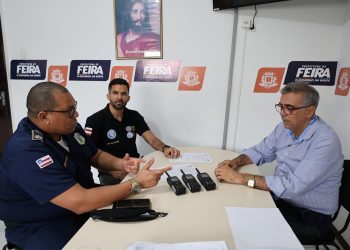 Guarda Municipal de Feira de Santana recebe rádios comunicadores do CICOM para reforçar integração com a Polícia Militar
