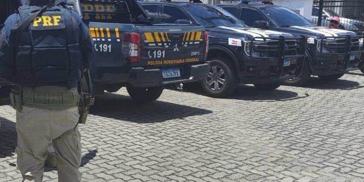 PRF prende quatro suspeitos de roubo de carga na Bahia após operação na BR-101