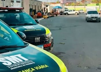 SMT realiza operação no Centro de Abastecimento e remove veículos irregulares na madrugada desta segunda (24)