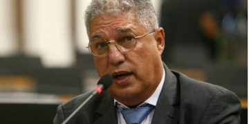 Deputado Rosemberg Pinto sofre acidente de carro em Teolândia; lider do governo se recupera bem