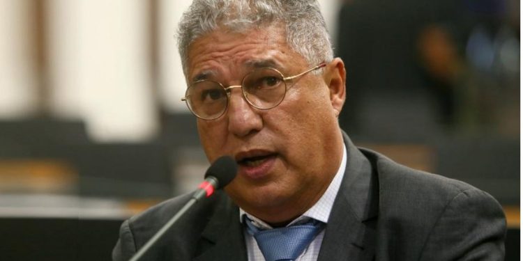 Deputado Rosemberg Pinto sofre acidente de carro em Teolândia; lider do governo se recupera bem